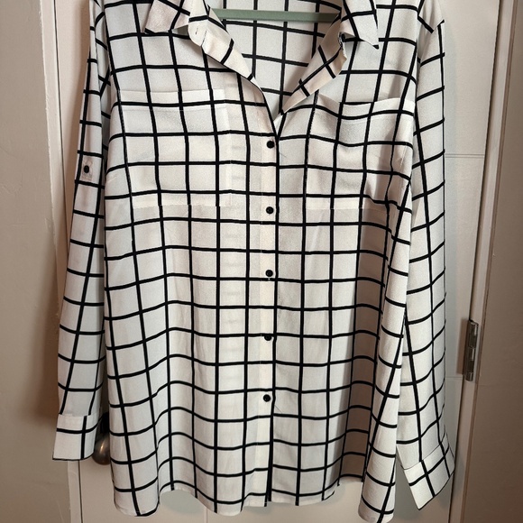 PLUS SIZE (1X) Calvin Klein B&W Blouse - Picture 2 of 5
